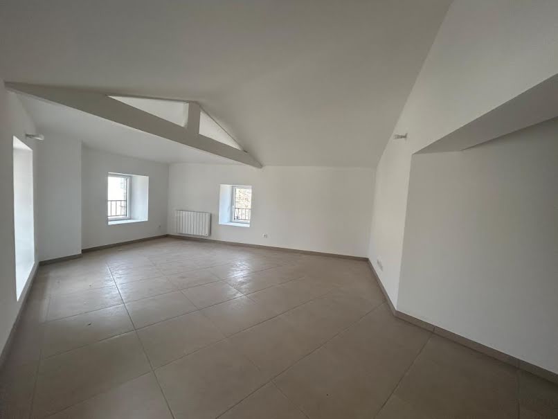 Location  appartement 3 pièces 62 m² à Lablachère (07230), 593 €