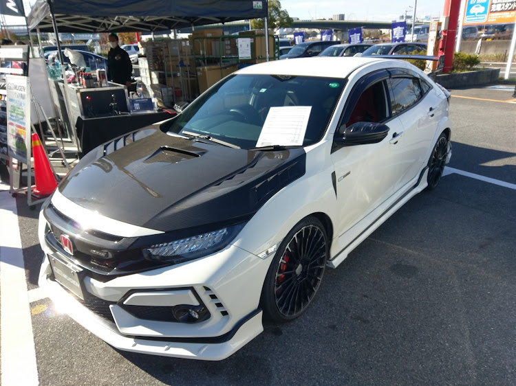 シビックタイプRのスーパーオートバックス名古屋ベイ・無限フェア・ドライブに関するカスタム事例の投稿画像1枚目