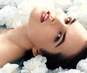 Chanel Hydra Beauty Camellia Water Cream contains Coco Chanel’s favourite flower, the camellia. 