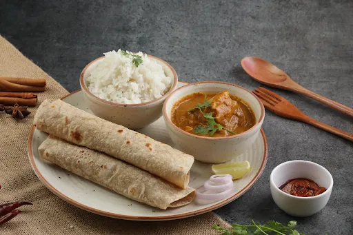 Chicken Masala Thali With 3 Roti/Rice & Pickle (serve 1)