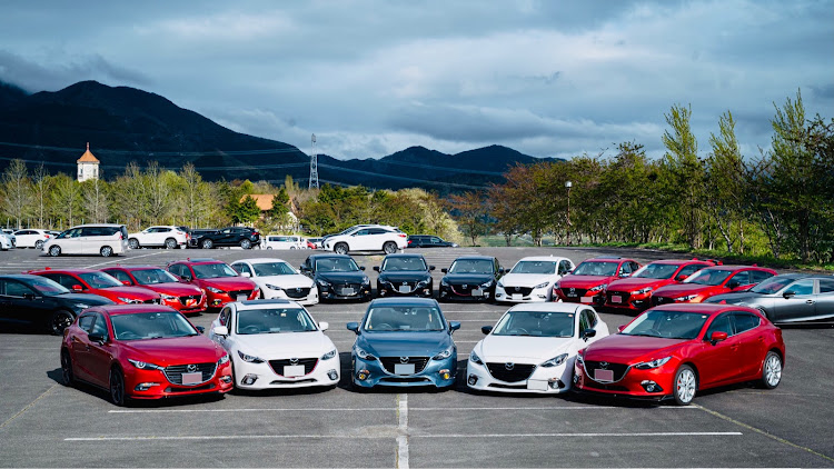 アクセラスポーツの滋賀農業公園ブルーメの丘・MAZDAオフ会・150台規模ってマジ？・うち愛知勢が1/3😂・10台隊列組んで向かいましたに関するカスタム事例の投稿画像1枚目