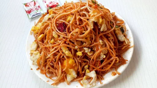 Schezwan Egg Chicken Noodles