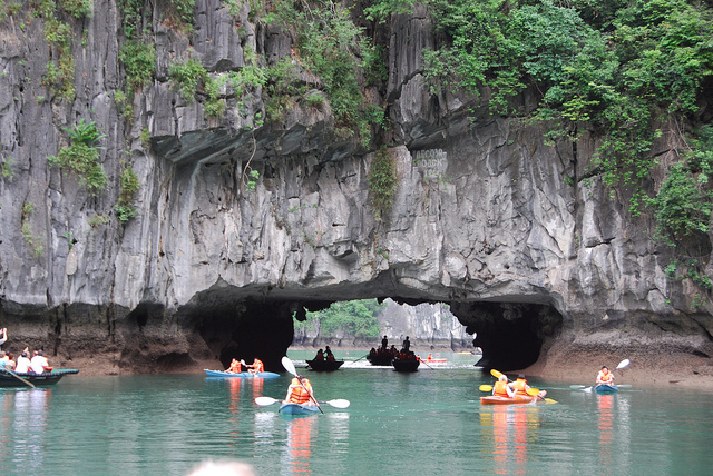 Hang Luồn - Du lịch Hạ Long