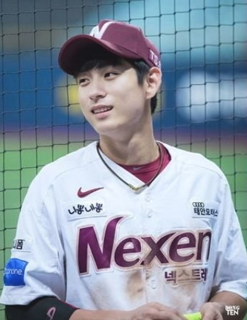 A Korean Baseball Player Is Winning over All the Noonas with His