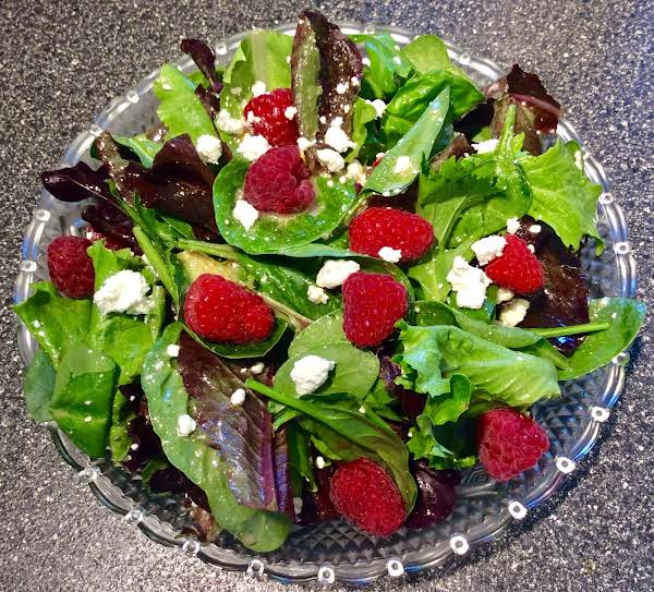 Raspberry-Goat Cheese Salad/Raspberry Vinaigrette_image