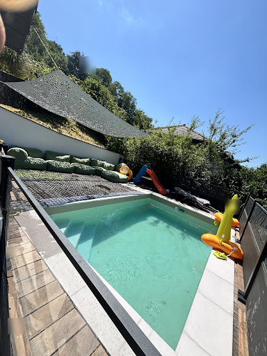 Maison avec piscine et jardin 5