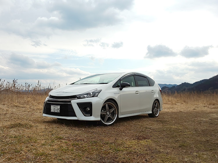 プリウスα G'sのタイヤ交換完了・ワークランベックLS1・19インチホイール・車高さげたいに関するカスタム事例の投稿画像5枚目