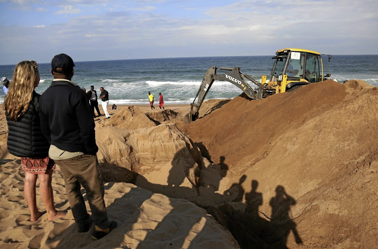 Police are excavating at Blythedale Beach on the KwaZulu-Natal North Coast where forensics are searching for the remains of three of Gert van Rooyen's victims. Image: JACKIE CLAUSEN