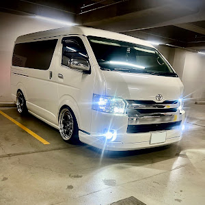 ハイエースバン TRH211K