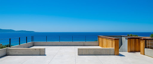 Seaside villa with pool and garden 2