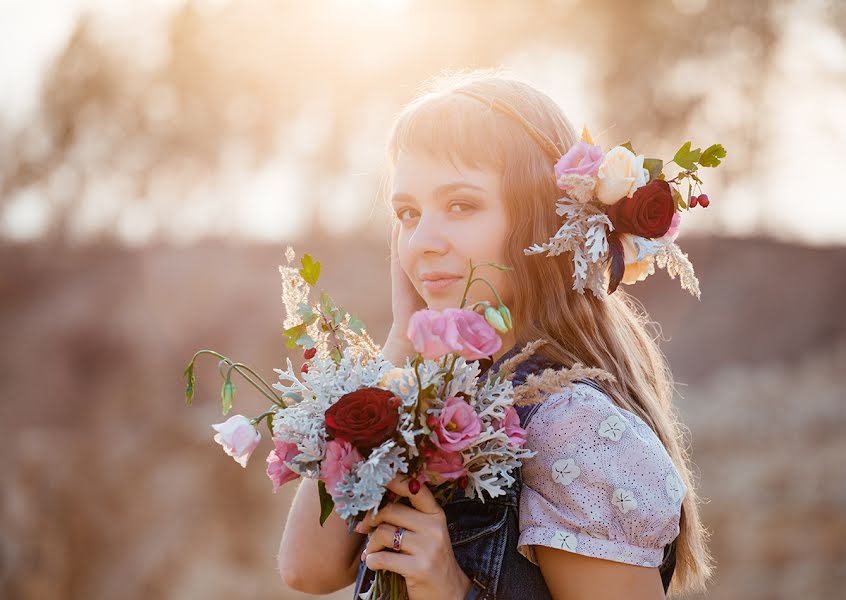 Fotógrafo de casamento Lyudmila Babenko (radostart). Foto de 2 de novembro 2015