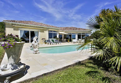 Villa avec piscine et terrasse 17