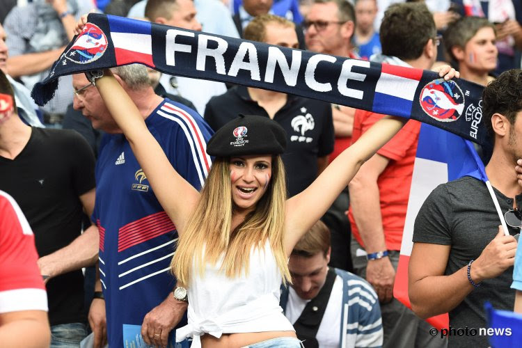 🎥 Franse fans warmen hun stem al op voor de wedstrijd van straks