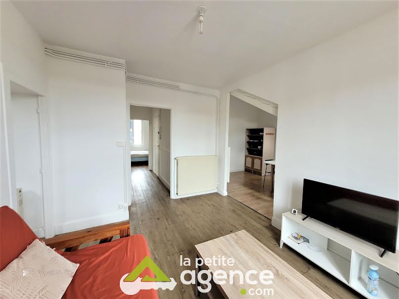 Location meublée appartement 3 pièces 65 m² à Montluçon (03100), 575 €