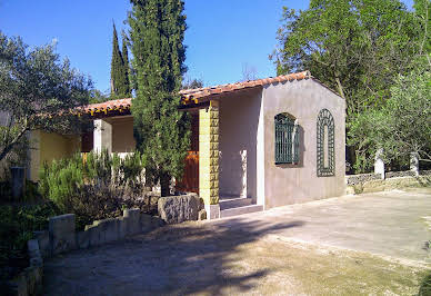 Villa with pool and garden 3