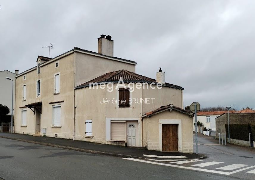 Vente maison 12 pièces 247 m² à Chantonnay (85110), 278 250 €