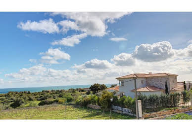 Villa avec piscine et terrasse 1