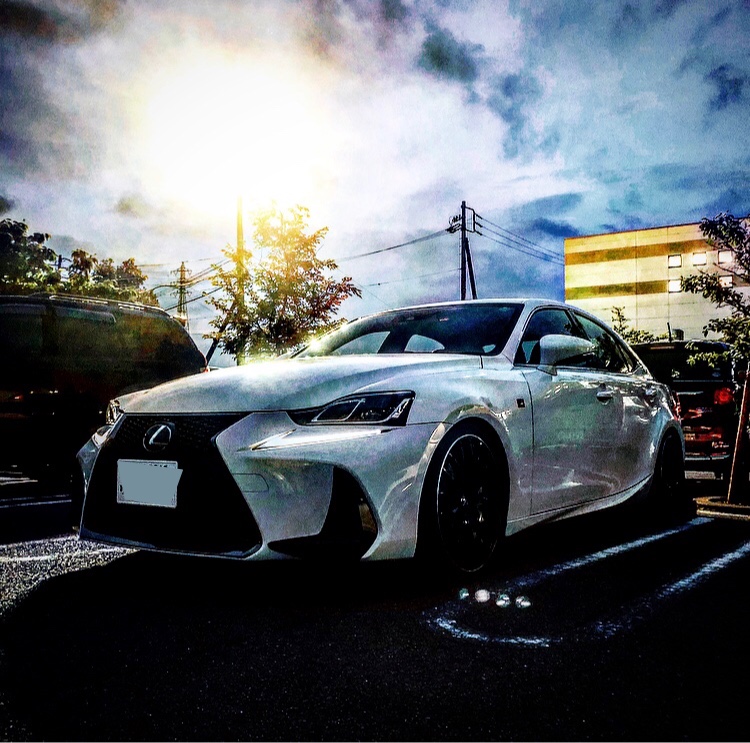 ISのレクサス IS・LEXUS IS・駐車場にて・写真加工に関するカスタム事例の投稿画像1枚目