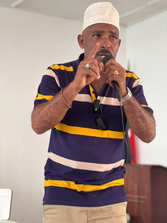 Lamu fishermen association spokesperson Mohamed Somo speaks during the meeting.