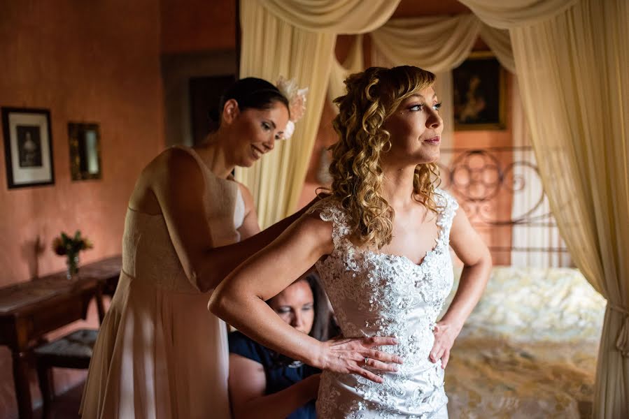 Fotografo di matrimoni Tamas Kalosi (momental). Foto del 13 luglio 2019