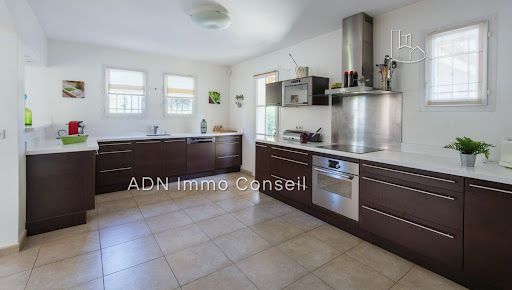 Maison avec piscine et terrasse 5