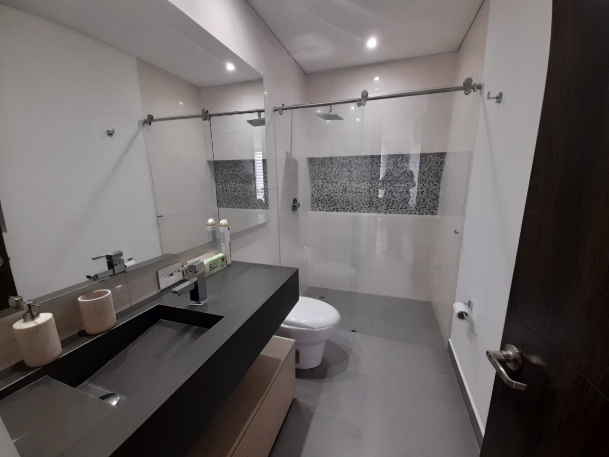 Apartamento En Venta - Santa Barbara, Bogota