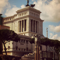 Altare della Patria, vista dai fori imperiali  di 