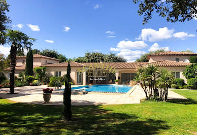 Villa with pool 11