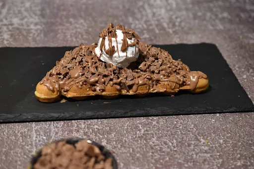 Dairy Milk Bubble Waffle [Half]