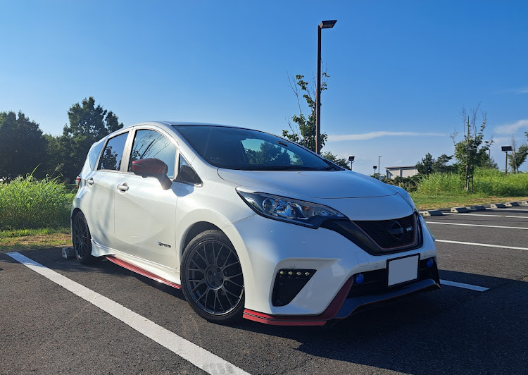ノートの暑い、、暑いぞおおお！！・洗車が辛い季節に関するカスタム事例の投稿画像1枚目