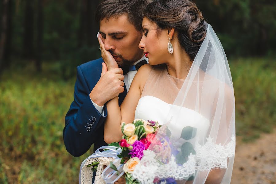 Fotógrafo de casamento Kseniya Zvereva (lonelystar). Foto de 19 de outubro 2016