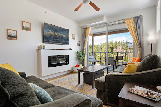 Prestige property for sale in Fraser (United States) - Modern living room with fireplace and forest view