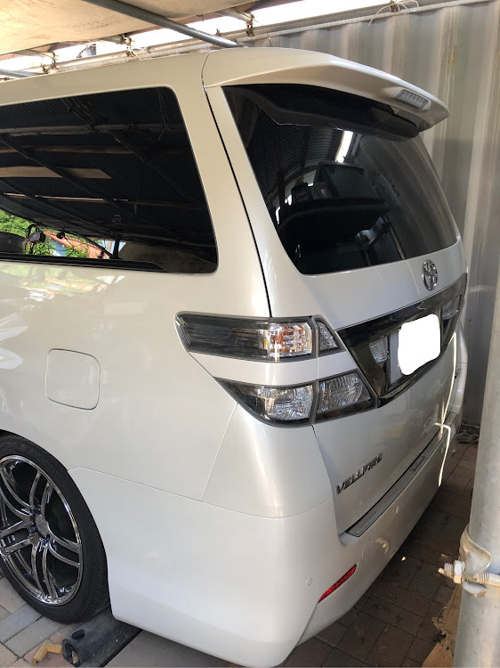 アルヴェルフーガさんが投稿したタイヤ交換・車高調整・洗車に関するカスタム事例の投稿画像4枚目