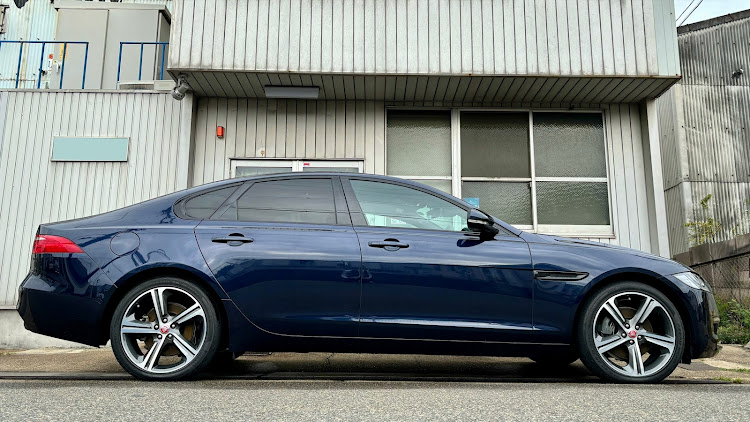 XFの洗車・雨でもヘッチャラ・雨でも関係ない・雨でも洗車するキ○ガイ・美しいフォルムに関するカスタム事例の投稿画像3枚目
