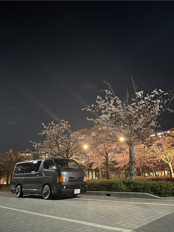 ハイエースのusdm・ドライブ・サクラと愛車・桜とコラボ・4月もよろしくお願い致します🌸に関するカスタム事例の投稿画像1枚目