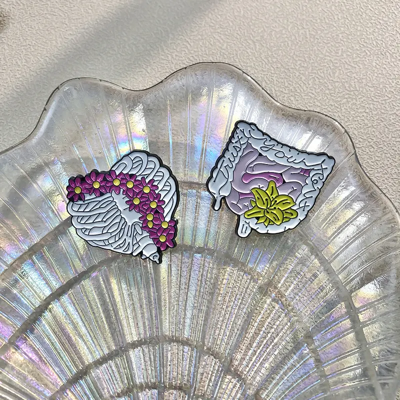 Title 8, Broche de corazón creativo órgano dorado con in...