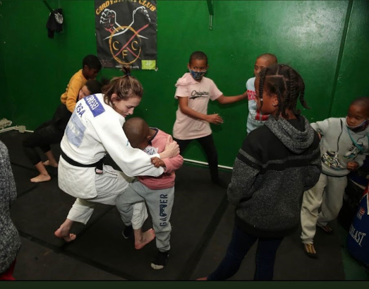 Charné Griesel teaches youngsters the basics of judo in Eersterust in Tshwane. Picture: Supplied