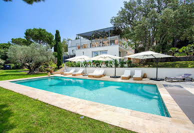 Villa with pool 3