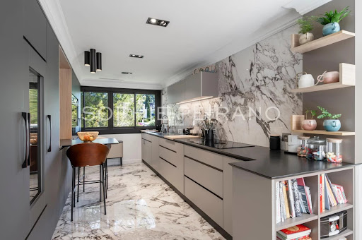 Appartement avec terrasse et piscine 4