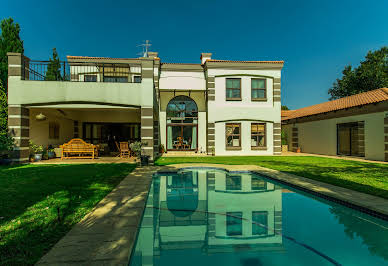 Maison avec piscine et jardin 6