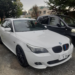 5シリーズ セダン 530i