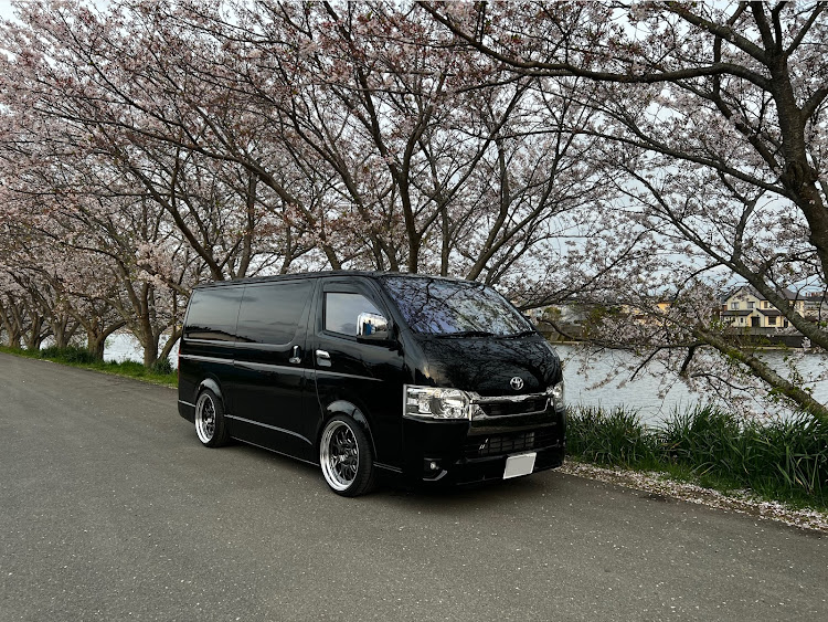 ハイエースバンのサクラと愛車・4月もよろしくお願い致します🌸・いいね(≧∇≦)bフォロー&コメントありがとうございます！に関するカスタム事例の投稿画像1枚目