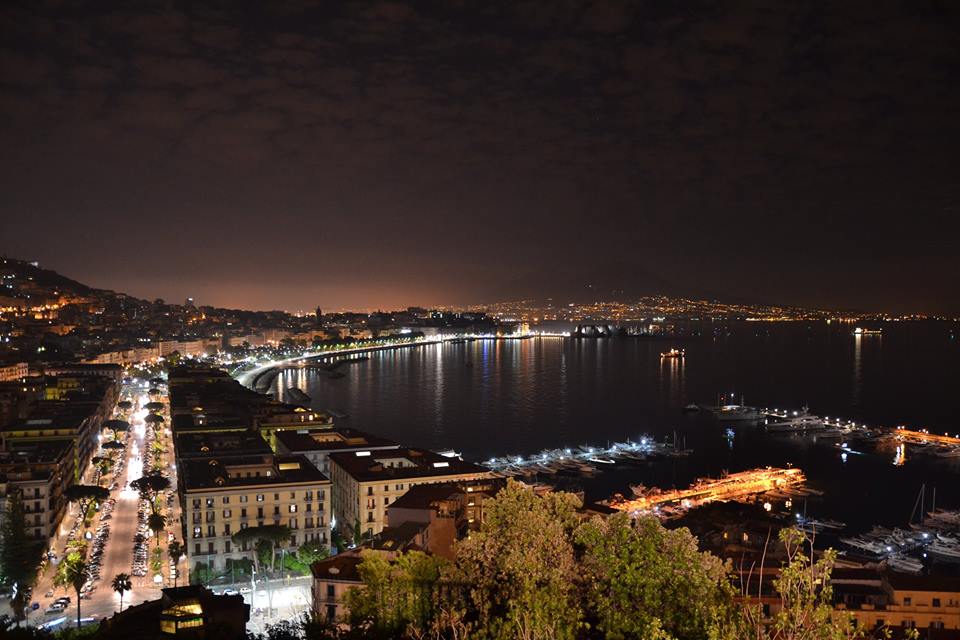 napoli di notte di robertoderosa