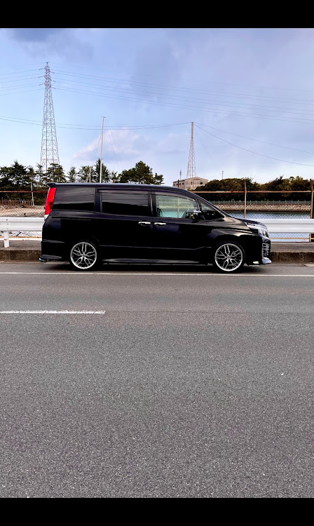 ヴォクシーの低そうで低くないほんのちょこっとだけ低く見える車・80VOXY・80ヴォクシー・洗車に関するカスタム事例の投稿画像2枚目
