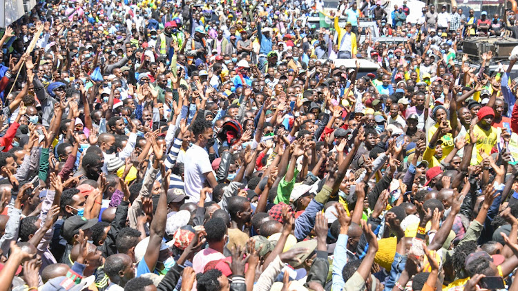 Deputy President William Ruto speaking to residents and small traders at Motherland and Eastleigh First Avenue, Kamukunji Constituency, Nairobi County on January 12, 2022