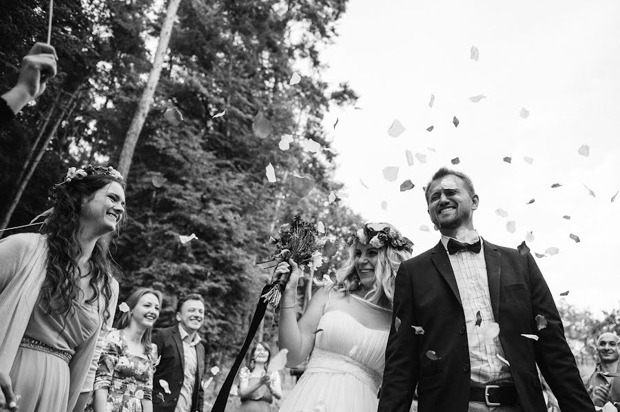 Fotógrafo de casamento Alena Evteeva (limchik). Foto de 2 de março 2016