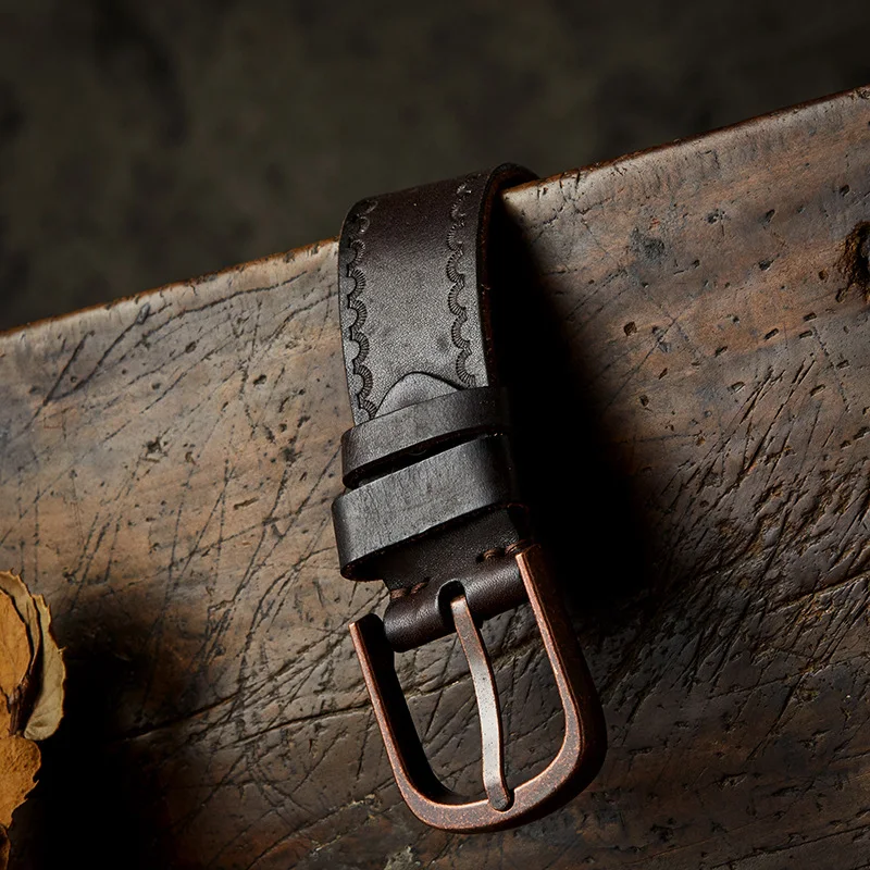 Cinto casual de moda masculina artesanal com personalidade, ideal para o dia a dia. Feito à mão, oferece estilo e conforto em cada uso.