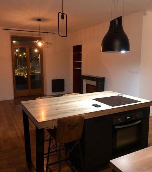Location  appartement 4 pièces 70 m² à Annecy (74000), 1 400 €