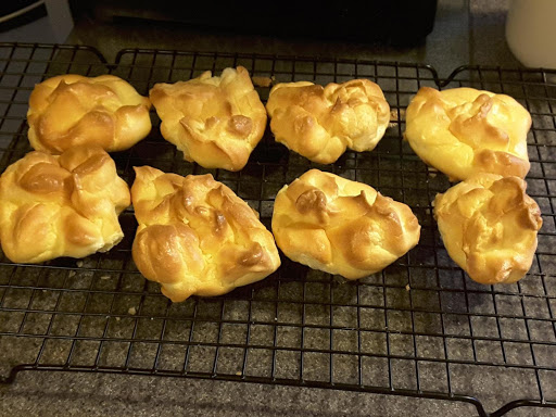 Cloud Bread.      Tastes eggy  moist in the middle
Doubt I'll try again
Taste good with jam. 