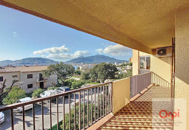 Apartment with terrace 1